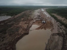 “Panchita G” realiza mantenimiento del canal del Pilcomayo mientras construye la tercera draga que s